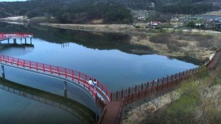 2.불갑저수지 수변에 친수 산책로와 전망대 조성 완료.jpg