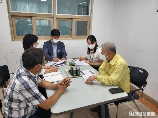 2.강종만 영광군수, 모시떡 가공업체 현장 방문 애로사항 청취.jpg