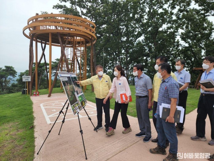 2-3. 강종만 영광군수, 산림공원과 주요 현안사업 현장 방문(장암산).JPG