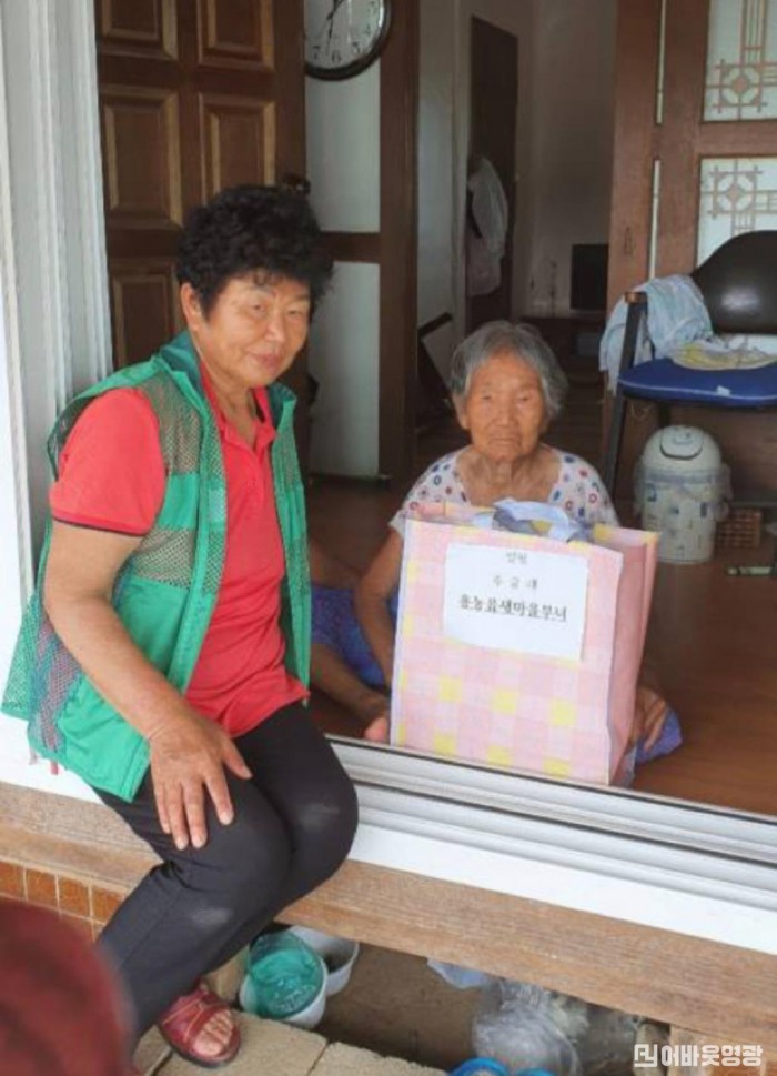 3-2. 홍농읍 새마을부녀회, 사랑의 반찬나눔 행사 실시.jpeg