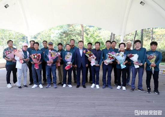 3.군수님표창 단체사진.JPG