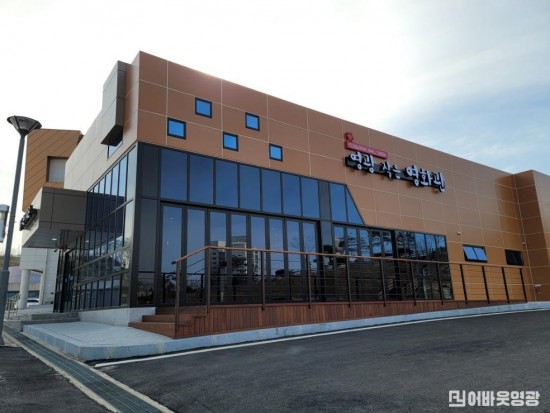 3.영화관 전경 사진1.jpg