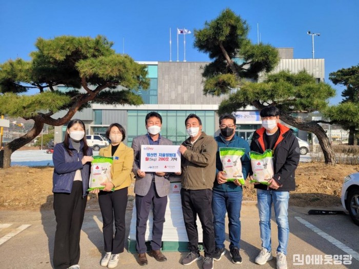 6.자율방범대 쌀 기탁.jpg