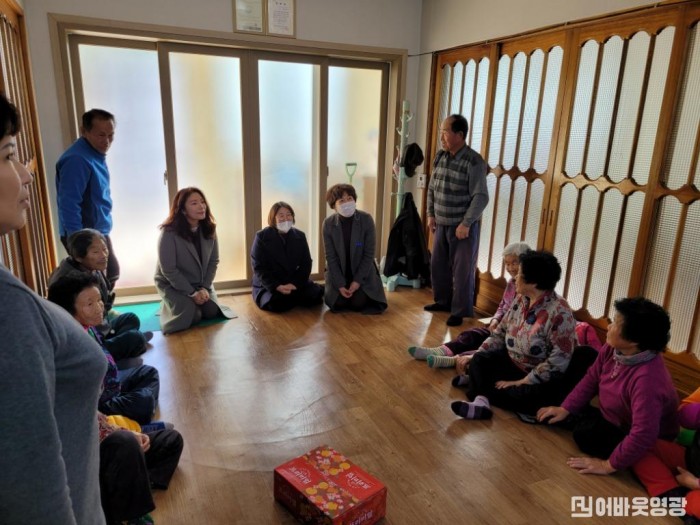 5.사진자료(경로당 방문사진) (2).jpg