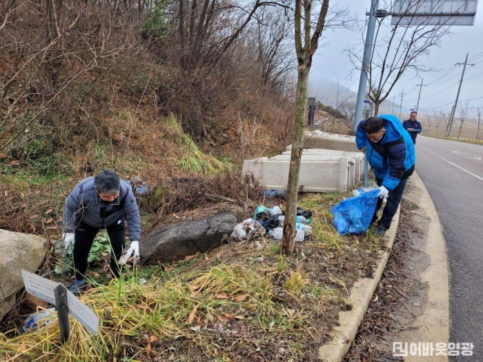 읍면1.사진자료(군남면, 설 명절 맞이 일제 대청소 추진) (3).jpg