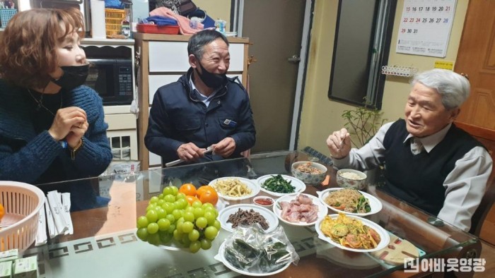 읍면2.사진자료(불갑면 이웃과 함께하는, 설맞이 명절음식 나눔) (2).jpeg