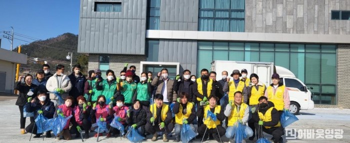 읍면3.사진자료(염산면, 설맞이 환경정화활동 실시) (1).JPG