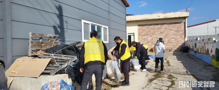 읍면3.사진자료(염산면, 설맞이 환경정화활동 실시) (3).JPG
