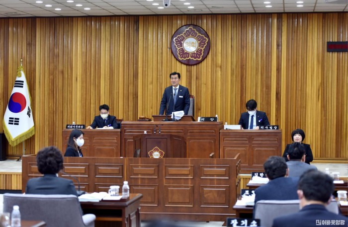 2023.02.10. 제270회 영광군의회 임시회 제1차 본회의 및 개회 (5) (1).JPG
