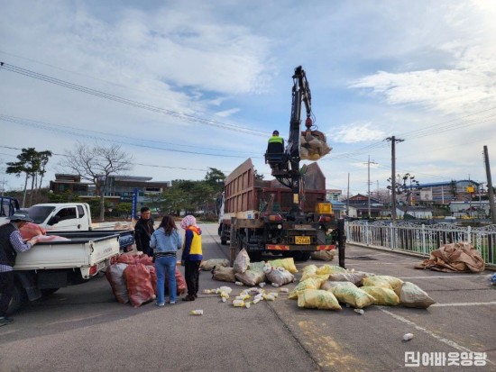 읍면1.사진자료(폐농약용기 집중수거) (2).jpg
