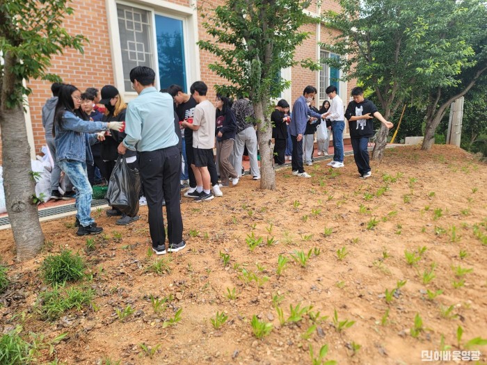 5.사진자료(영광군, 학생들에게 원예활동의 즐거움 전파) (3).jpeg