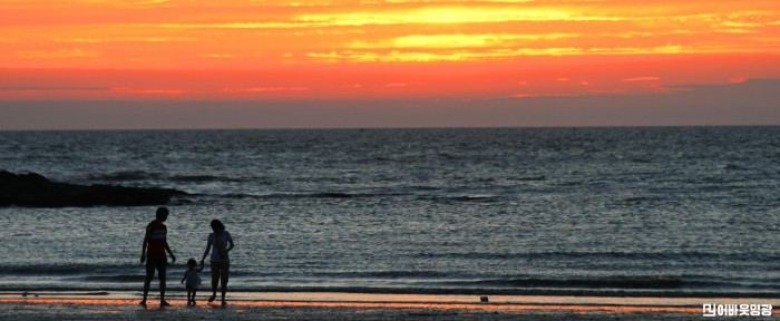 1.사진자료(노을이 아름다운 영광 해수욕장 개장) (1).jpg