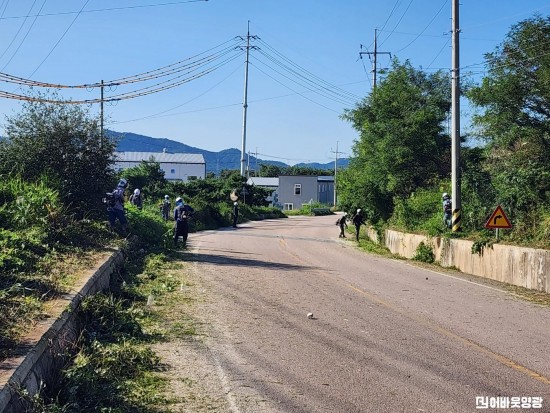 읍면7.사진자료(군서면 도로변풀베기).jpg