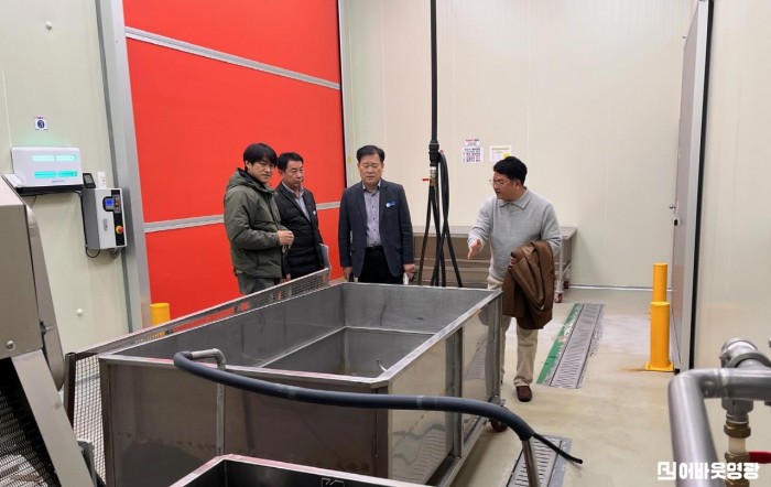 5.사진자료(김정섭영광부군수 굴비가공업체 찾아 관계자 격려).jpg