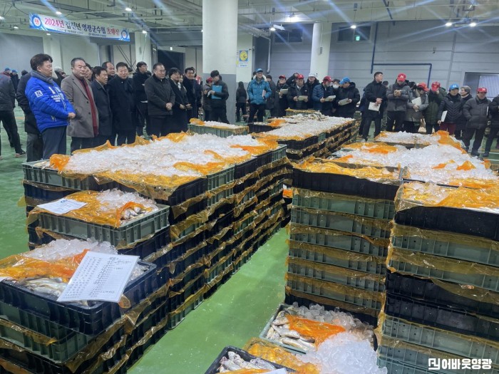 2.사진자료(갑진년, 새해 첫 위판 초매식·풍어제행사) (2)[크기변환].jpg