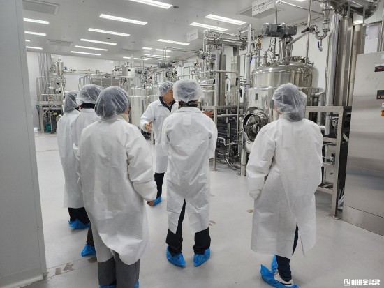 1.사진자료(미래농업자원육성센터 설비구축을 위한 벤치마킹) (3).jpg