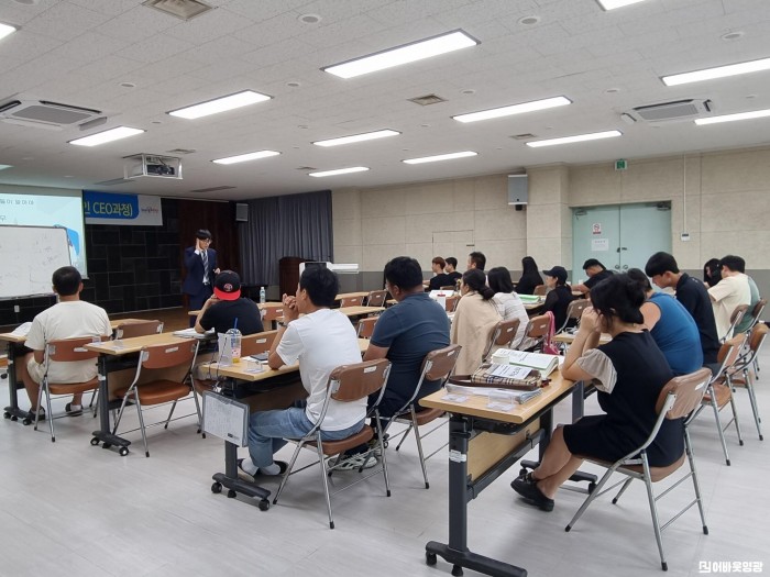 6.사진자료(2024년 제17기 영광농업대학 교육생 모집).jpg