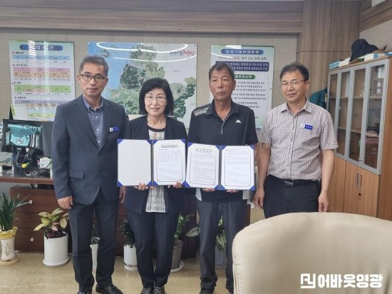 농업기술센터-영광군, 주산지 일관기계화 지원사업 장기임대 농업기계 전달-사진1.jpg