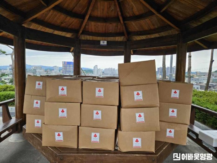 3.사진자료(강재원팜스87, 영광군에 호떡 70박스 기탁).jpg