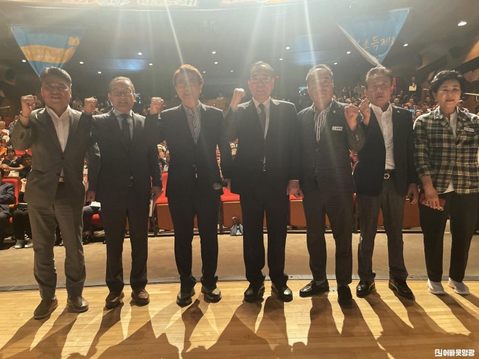 장현 출판기념회 사진 1.jpg