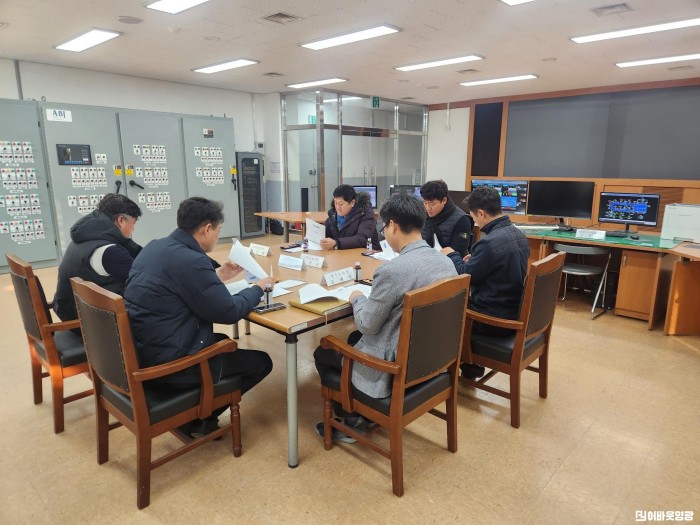 1.사진자료(영광군 상수도 급수공사 대행업체 간담회 개최) (2).jpg