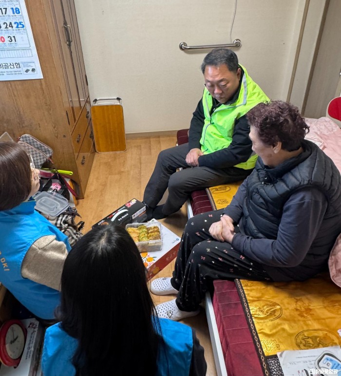 6.사진자료(홍농읍, 설맞이 명절음식 전달).jpeg