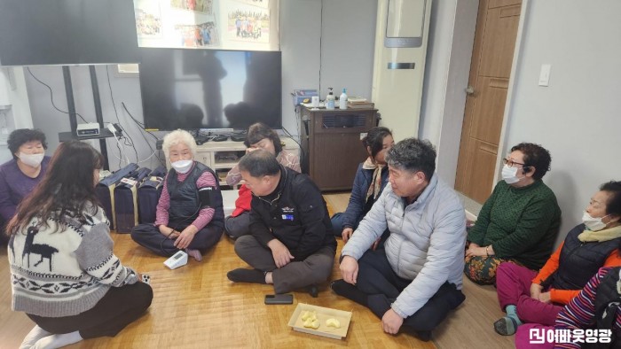 7.사진자료(홍농읍, 설맞이 어르신 건강지키기!) (1).jpeg