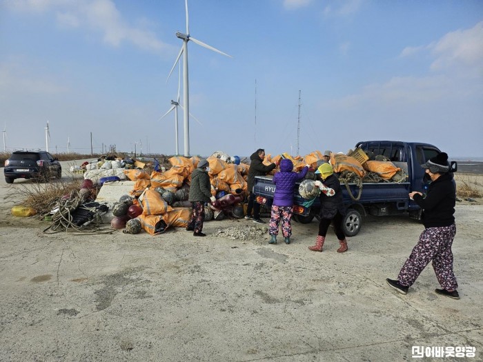 1.사진자료(2025년 해양쓰레기 정화사업 추진) (1).jpeg