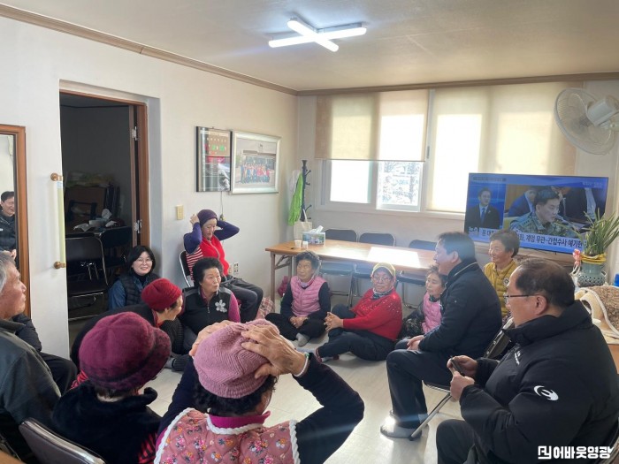 1.사진자료(군서면 대설 한파 경로당 안전점검 및 어르신 안부).jpg