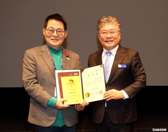 2.사진자료(박지원 국회의원 영광명예군민증 수여 및 특강) (2).JPG