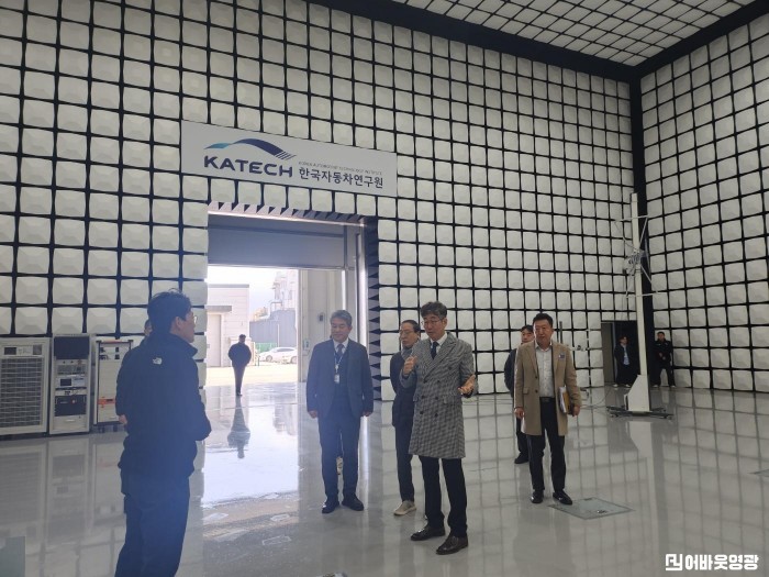 11.사진자료(영광부군수, e-모빌리티 산업현장 방문)ver1 (1).jpg