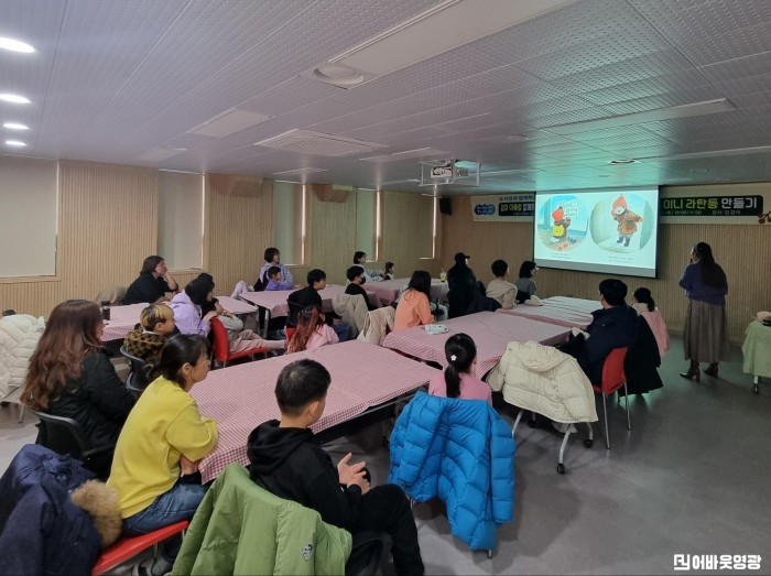 1.사진자료(영광군립도서관 상반기 독서문화프로그램 수강생 모집) (1).jpg