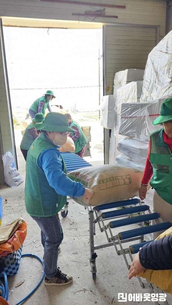 4.사진자료 (홍농읍 새마을부녀회와 새마을지도자협의회 환경보호활동) (1).jpeg