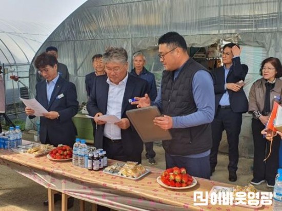2.사진자료(영광군, 현장에 답이 있다! 농업현장 소통강화!-딸기).jpg