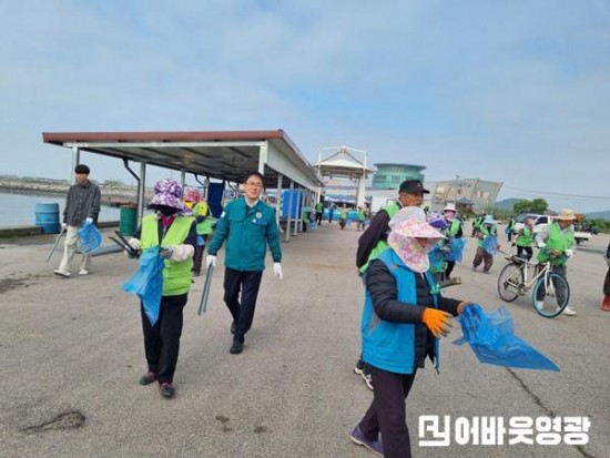 3.사진자료(염산면, 전국생활체육대축전 대비 환경정화 활동 실시) (1).jpg