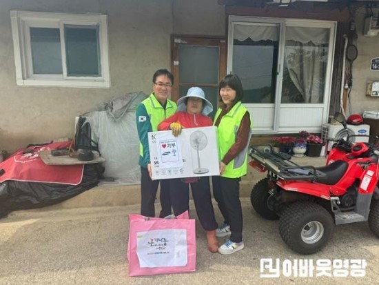 3.사진자료(염산면 기부물품 선풍기 전달, 5 15).jpg