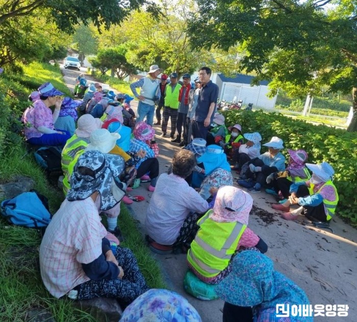 2.사진(군남면, 노인일자리사업 참여자 찾아가는 안전교육)1.jpg