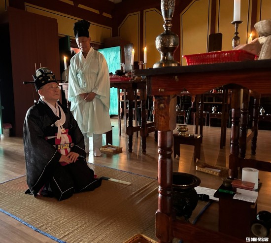 12.사진(추기 석전제 봉행)2.jpeg