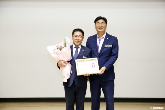 임영민 영광군의회 산업건설위원장, 지방의정봉사대상 수상 (2).JPG
