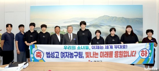 5.사진(영광군 체육의 미래! 법성고 여자농구팀, 군수와 뜻깊은 만남 가져).JPG