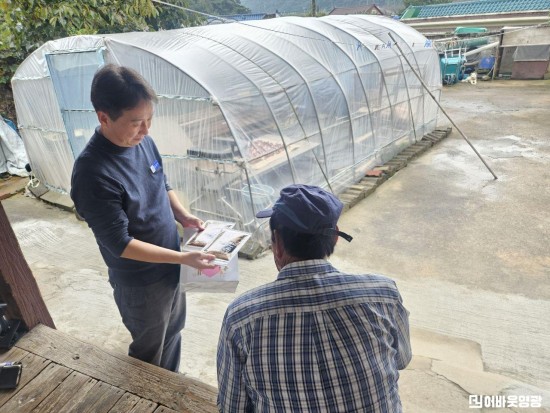 2.사진(불갑면, 취약계층 현장 방문으로 맞춤형 복지서비스 지원 강화)1.jpeg