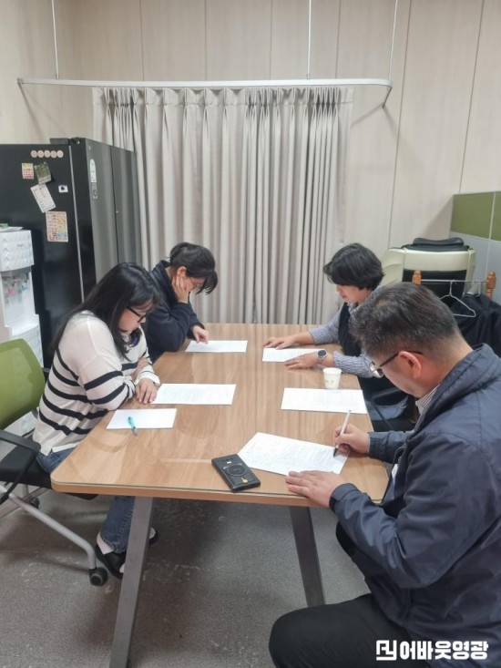 10.사진(통합사례관리 점검 및 현장 슈퍼비전).jpeg