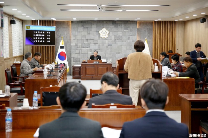 2025.11.18. 제33회 영광군의회 의원간담회-(1).JPG
