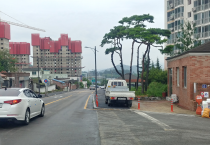 인도 점령한 차량들, 보행자 통행은 어디로?