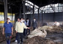 김준성 영광군수, 화재 피해 축산농가 위로 방문