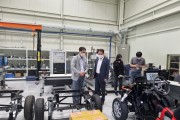 김장오 영광부군수, e-모빌리티 연구센터 및 기업 방문