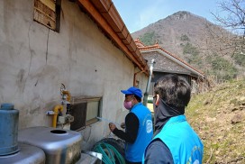 불갑면, 관내 취약세대 주거복지 증진 위해 샷시 교체·도배 지원