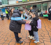 “등굣길에서 시작된 아동 안전”…영광군, 아동학대 예방 캠페인 실시