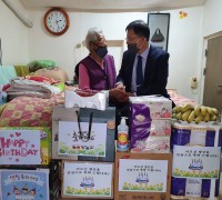 군남면 100세 이상 장수 어르신 생신 축하 선물 전달