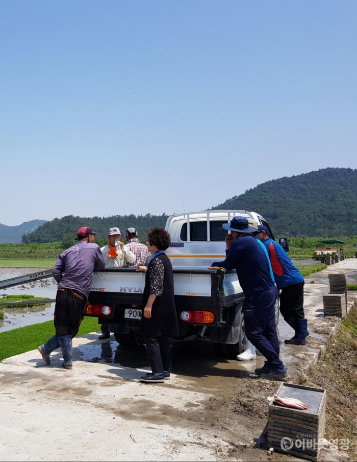 5. 염산면 농번기 영농현장 방문 및 모정간담회 실시 2.jpg